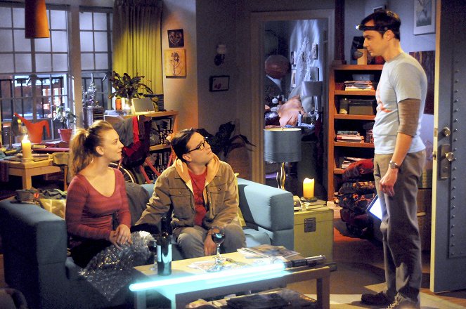 Teorie velkého třesku - Následky hypotetické katastrofy - Z filmu - Kaley Cuoco, Johnny Galecki, Jim Parsons