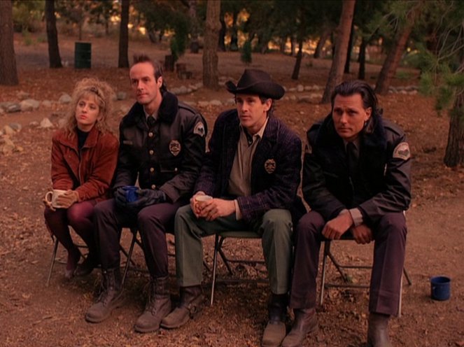 Městečko Twin Peaks - Zen - umění chytit vraha - Z filmu - Kimmy Robertson, Harry Goaz, Michael Ontkean, Michael Horse