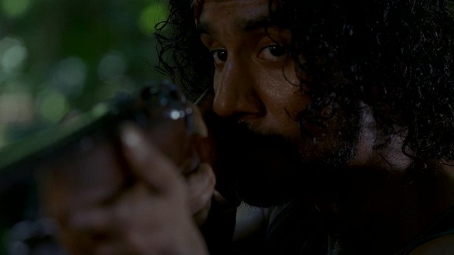 Ztraceni - Samotářka - Z filmu - Naveen Andrews