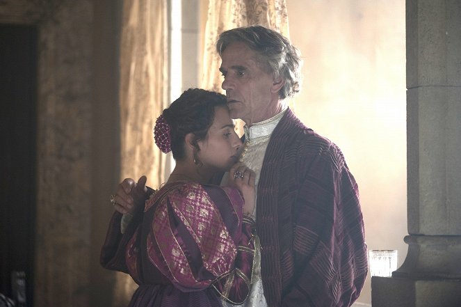 Borgiové - Vlk a beránek - Z filmu - Melia Kreiling, Jeremy Irons