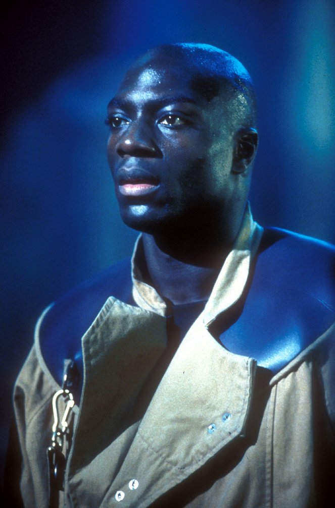 20.000 mil pod mořem - Z filmu - Adewale Akinnuoye-Agbaje