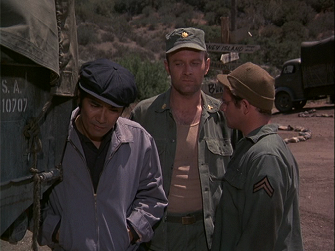 Larry Linville, Gary Burghoff