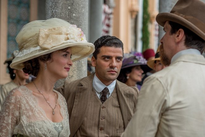 Příslib - Z filmu - Charlotte Le Bon, Oscar Isaac, Christian Bale