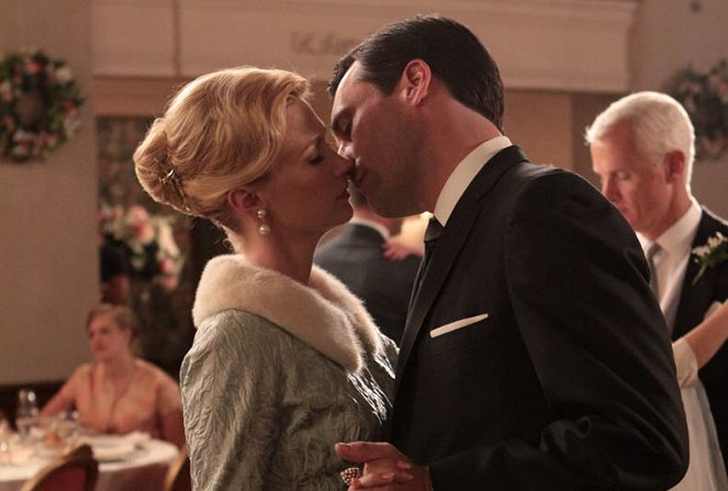 Šílenci z Manhattanu - Z filmu - January Jones, Jon Hamm