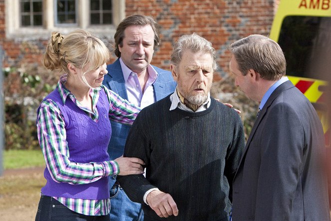 Vraždy v Midsomeru - Temná tajemství - Z filmu - Beth Goddard, Neil Pearson, Edward Fox, Neil Dudgeon