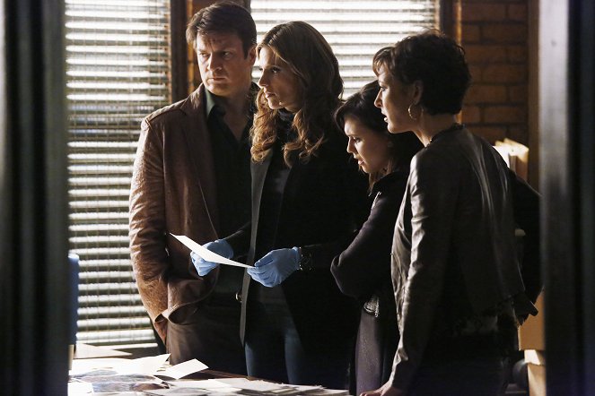 Nathan Fillion, Stana Katic, Alexandra Chando, Lola Glaudini