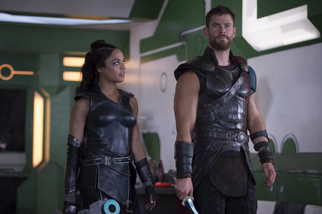 Thor: Ragnarok - Z filmu - Tessa Thompson, Chris Hemsworth