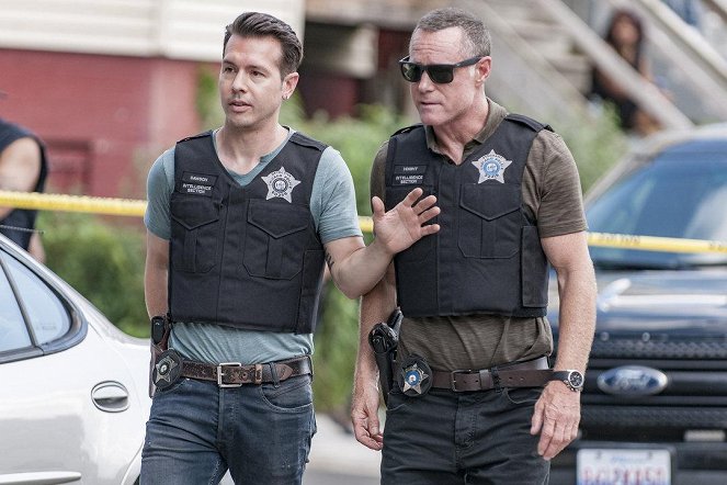 Policie Chicago - Made a Wrong Turn - Z filmu - Jon Seda, Jason Beghe