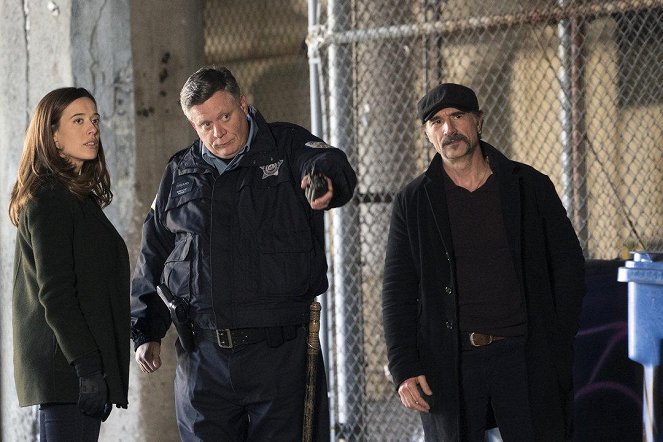 Policie Chicago - You Wish - Z filmu - Marina Squerciati, Elias Koteas