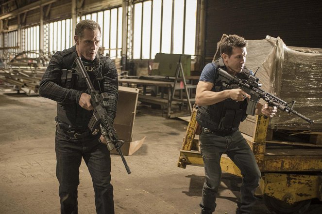 Jason Beghe, Jon Seda