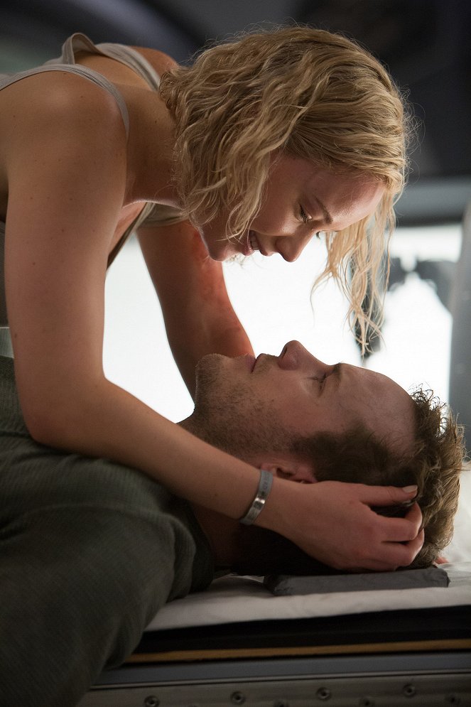 Pasažéři - Z filmu - Jennifer Lawrence, Chris Pratt