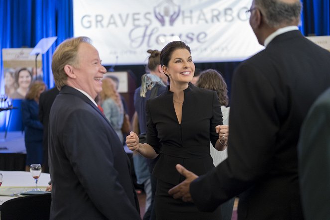 Exprezident Graves - Za vším hledej Gravese - Z filmu - Sela Ward