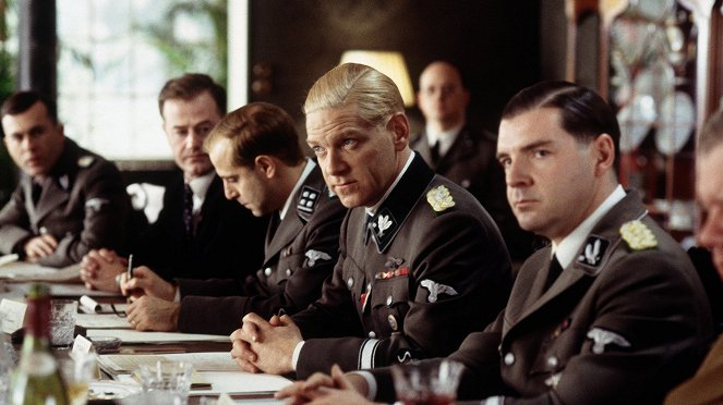 Konference ve Wannsee - Z filmu - Owen Teale, Stanley Tucci, Kenneth Branagh, Brendan Coyle