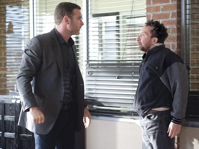 Ray Donovan - ŰberRay - Z filmu - Liev Schreiber, Eddie Marsan