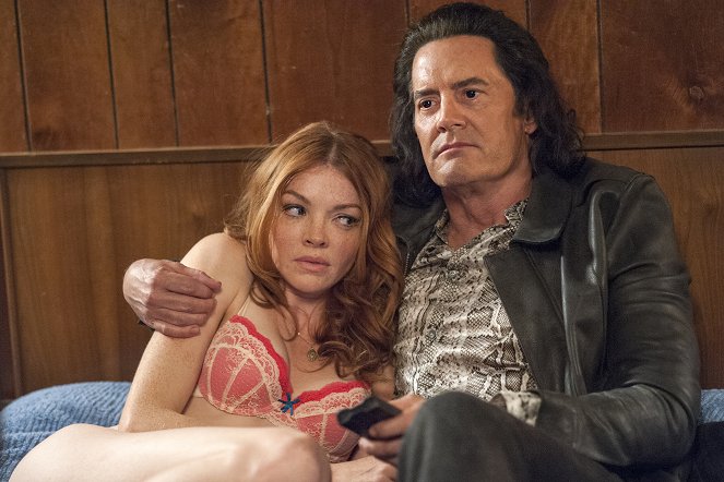 Městečko Twin Peaks - Návrat - Epizoda 2 - Z filmu - Nicole LaLiberte, Kyle MacLachlan