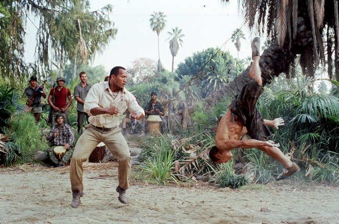 Vítejte v džungli - Z filmu - Dwayne Johnson, Ernie Reyes Jr.