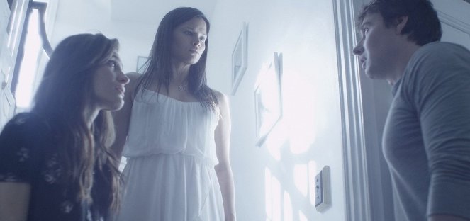 Apparition - Z filmu - Lili Bordán, Katrina Law, Jody Quigley