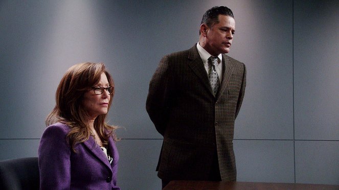 Mary McDonnell, Raymond Cruz