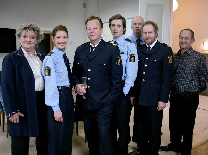 Wallander - Indrivaren - Z filmu - Nina Zanjani, Krister Henriksson, Sverrir Gudnason, Fredrik Gunnarsson, Douglas Johansson