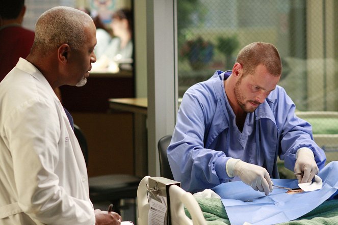 Chirurgové - Člověk je tvor divoký - Z filmu - James Pickens Jr., Justin Chambers