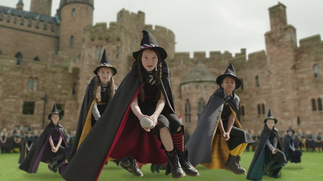 Čarodějnice školou povinné - Návštěva Velkého kouzelníka - Z filmu - Miriam Petche, Bella Ramsey, Tamara Smart