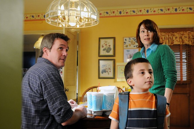 The Middle - Season 1 - Pilot - Photos - Neil Flynn, Atticus Shaffer, Patricia Heaton