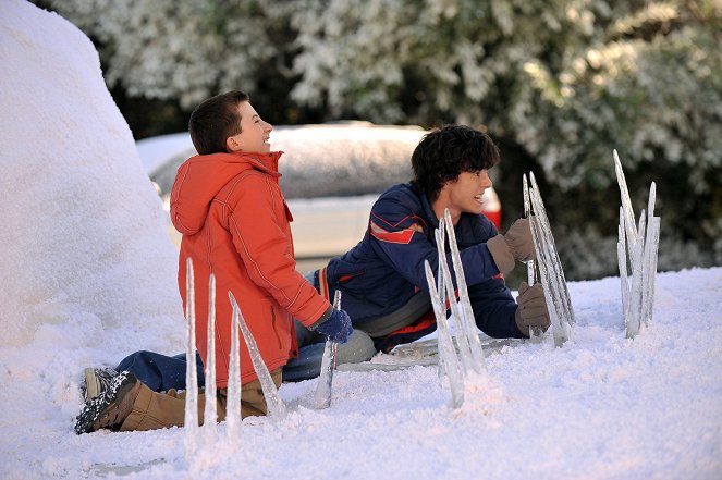 Průměrňákovi - Skromné vánoce - Z filmu - Atticus Shaffer, Charlie McDermott