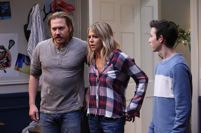 Scott MacArthur, Kaitlin Olson, Griffin Gluck