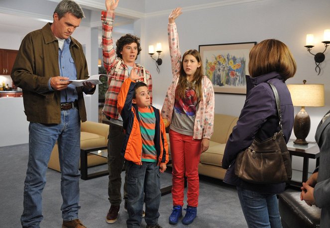 Neil Flynn, Charlie McDermott, Atticus Shaffer, Eden Sher