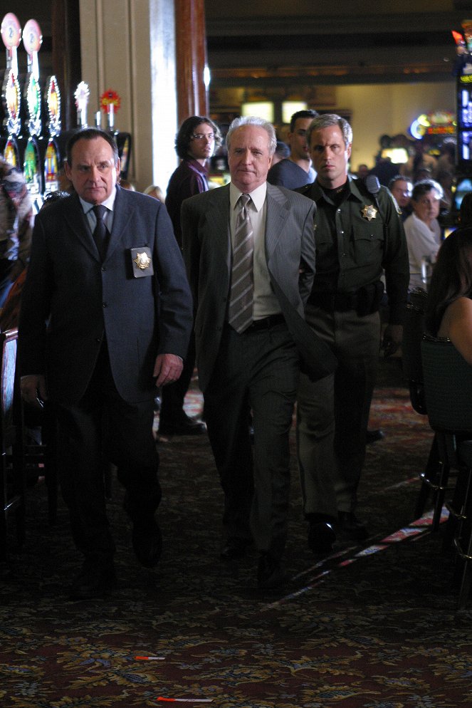Kriminálka Las Vegas - Konec sázek - Z filmu - Paul Guilfoyle, Scott Wilson