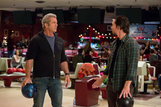 Táta je doma 2 - Z filmu - Mel Gibson, Mark Wahlberg