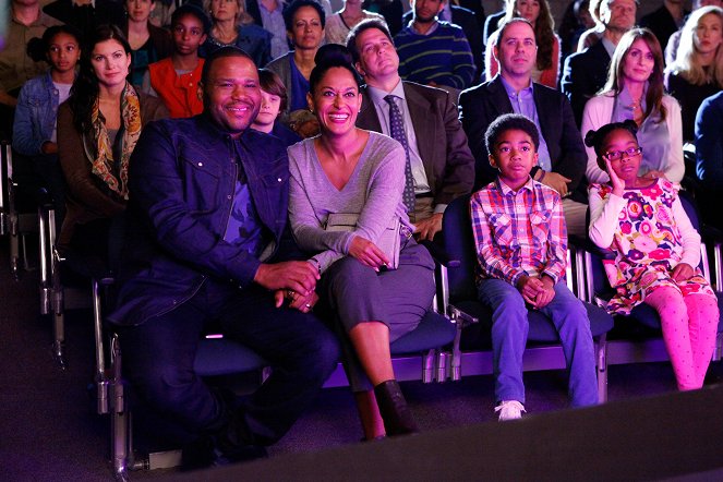 Black-ish - Law of Attraction - Z filmu - Anthony Anderson, Tracee Ellis Ross, Miles Brown, Marsai Martin