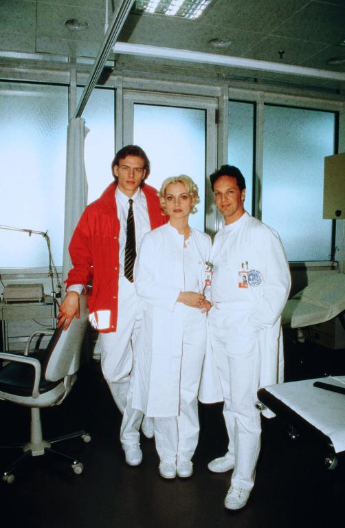 Die Flughafenklinik - Promo - Max Gertsch, Catherine Flemming, Ulf Garritzmann