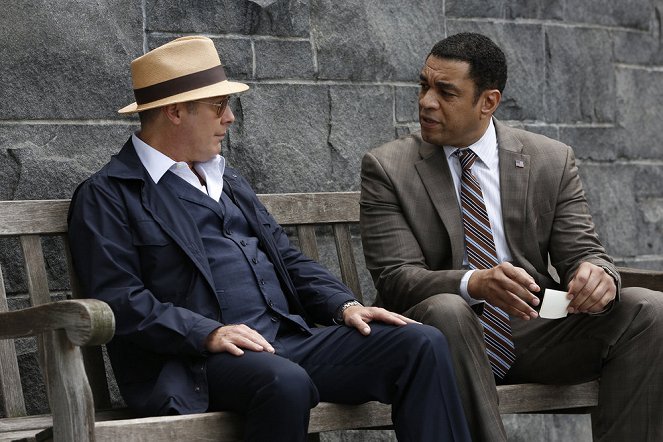 Černá listina - Cestovní agentura (č. 90) - Z filmu - James Spader, Harry Lennix