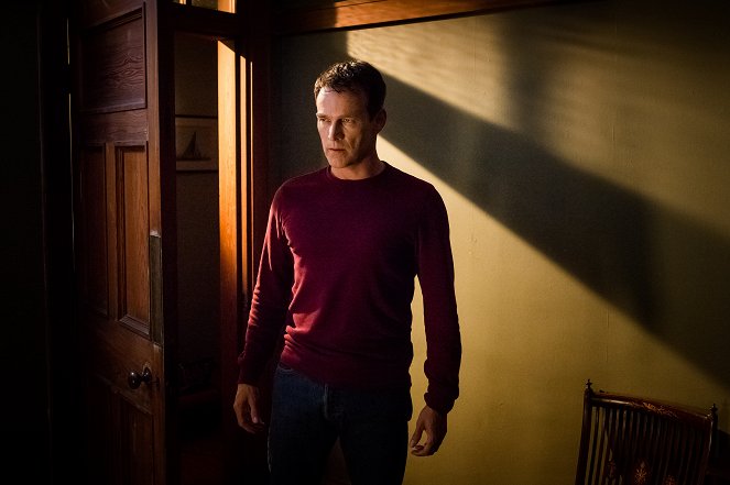 Safe House - Episode 1 - Z filmu - Stephen Moyer