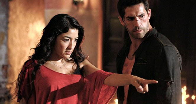 El Gringo - Z filmu - Yvette Yates, Scott Adkins