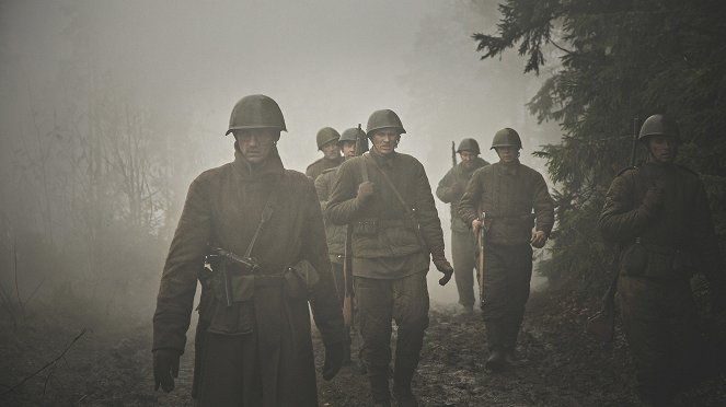 1944: Přinuceni k boji - Z filmu