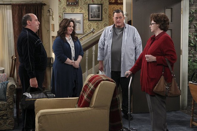 Mike a Molly - Peggy má infarkt - Z filmu - Louis Mustillo, Melissa McCarthy, Billy Gardell, Rondi Reed