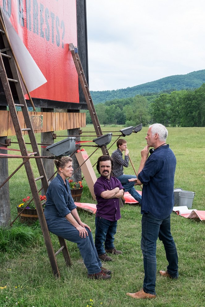 Tři billboardy kousek za Ebbingem - Z natáčení - Frances McDormand, Peter Dinklage, Martin McDonagh