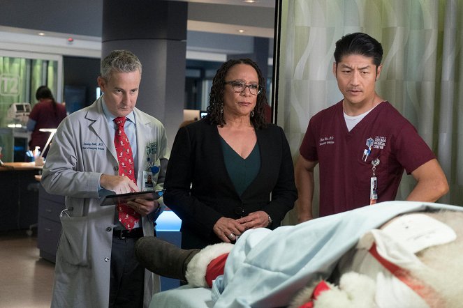 Nemocnice Chicago Med - Naughty or Nice - Z filmu - S. Epatha Merkerson, Eddie Jemison, Colin Donnell