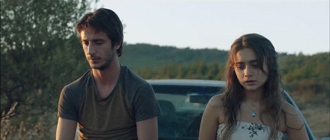 Deniz Seviyesi - Z filmu - Ahmet Rıfat Şungar, Damla Sönmez
