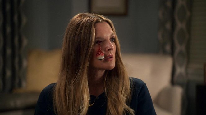 Santa Clarita Diet - Kolik zvratků? - Z filmu - Drew Barrymore