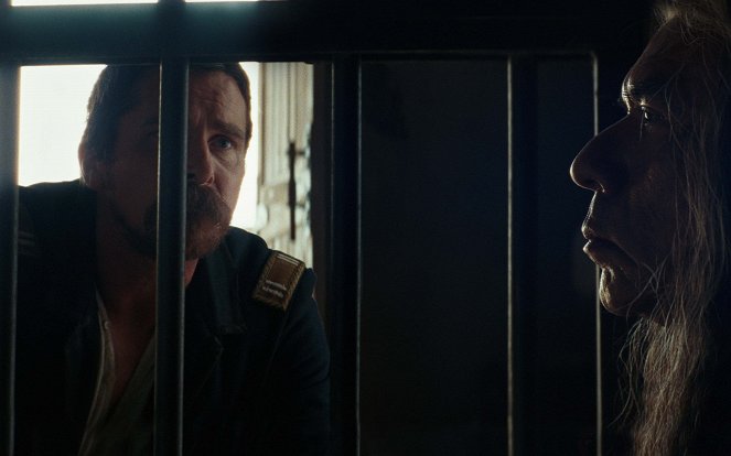 Nepřátelé - Z filmu - Christian Bale, Wes Studi