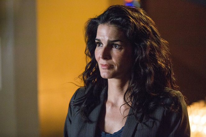 Rizzoli & Isles: Vraždy na pitevně - Série 7 - Dvě rány a jede se dál - Z filmu - Angie Harmon