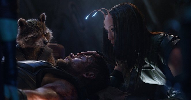 Avengers: Infinity War - Z filmu - Chris Hemsworth, Pom Klementieff