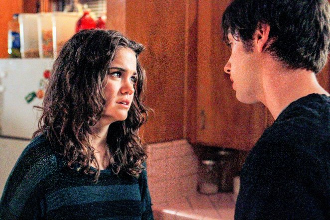 Fosterovi - Série 1 - Rodinný den - Z filmu - Maia Mitchell