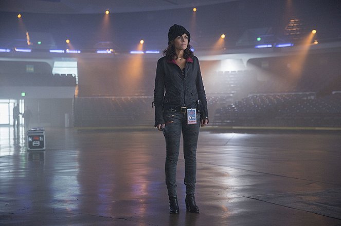 Roadies - What Would Phil Do? - Z filmu - Carla Gugino