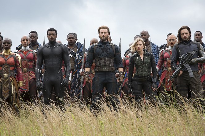 Avengers: Nekonečná vojna - Z filmu - Danai Gurira, Chadwick Boseman, Chris Evans, Scarlett Johansson, Sebastian Stan