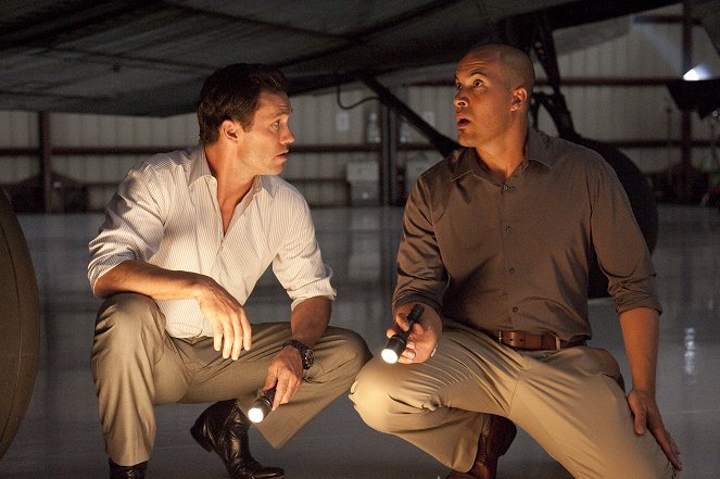 Status: Nežádoucí - Série 4 - Stvořený člověk - Z filmu - Jeffrey Donovan, Coby Bell