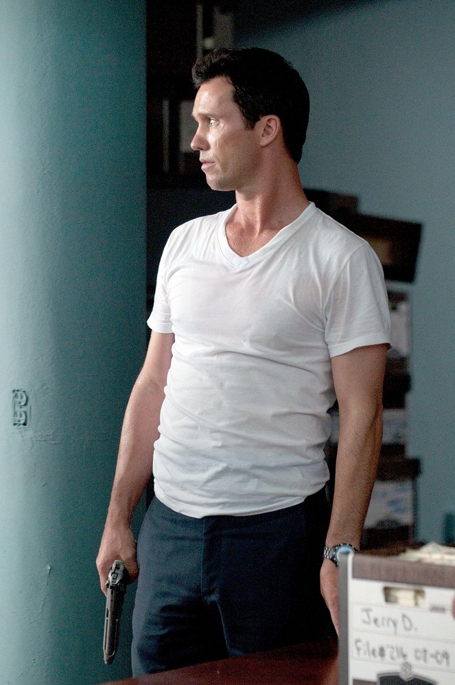 Status: Nežádoucí - Porušení víry - Z filmu - Jeffrey Donovan